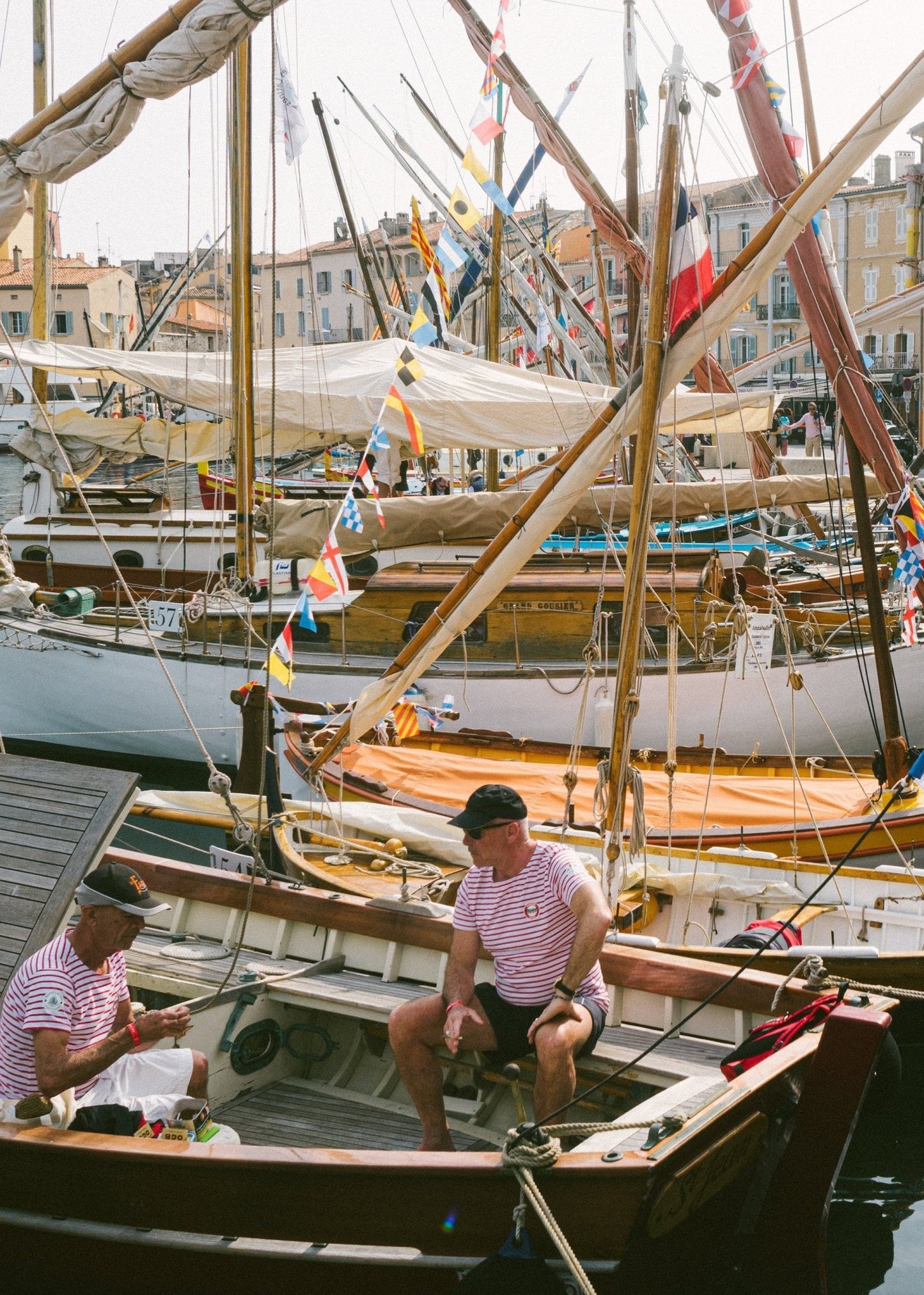 Sailing the Seas - Artiome™ - Book
