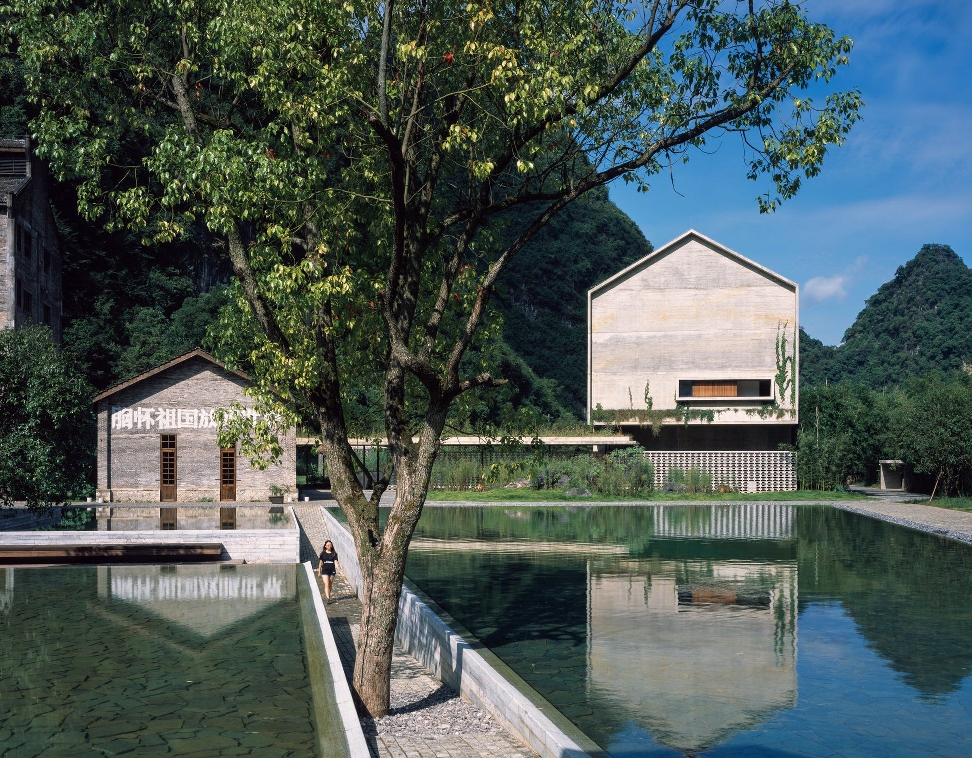 Building for Change - Artiome™ - Books